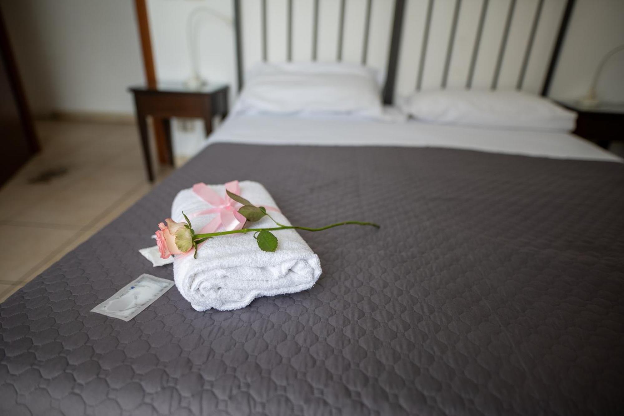 B&B Regina Carolina 卡尔塔吉罗 外观 照片